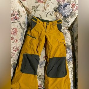 Boys Burton snow pants like new. Worn 1-2 times only. Size medium.